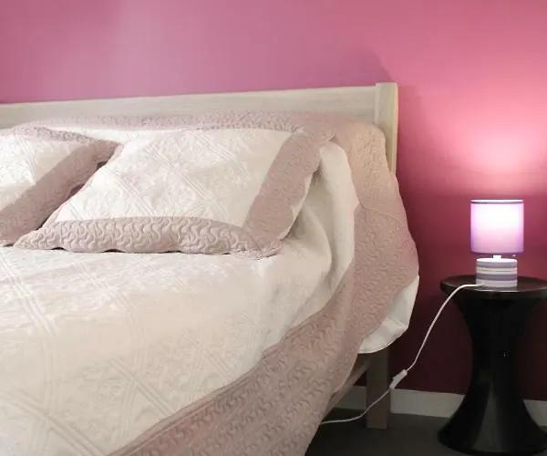 奥勒卡特公寓 * 莱萨布勒-多洛讷